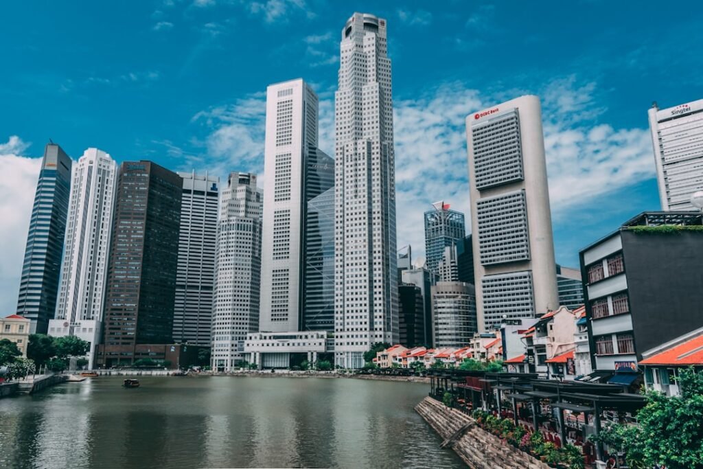 Singapore office workers - hiring confidence Q2 2026 labour market data for employers